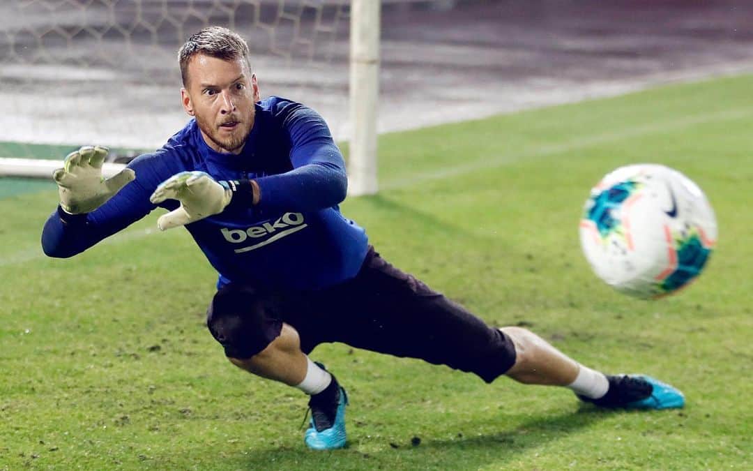 ノルベルト・ムラーラ・ネトのインスタグラム：「⚽️👀 #trabajando 🇯🇵 @fcbarcelona . . . 📸 @miguelruizfcb」