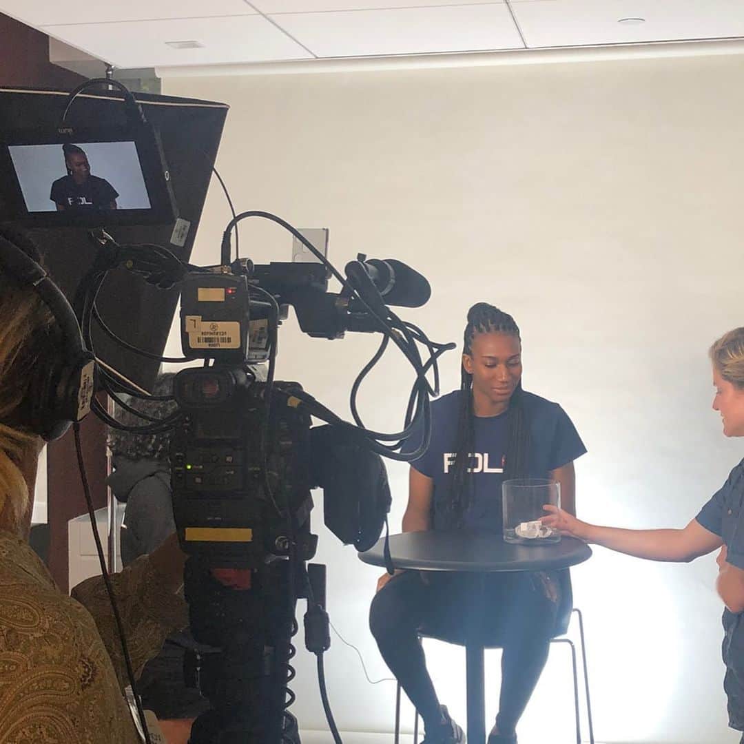 フォルケ・アキンラデウォさんのインスタグラム写真 - (フォルケ・アキンラデウォInstagram)「Earlier this week, I had the incredible opportunity to celebrate One Year Out from Tokyo 2020 on @thetodayshow with my fellow Olympic teammates. What an amazing time! . I can’t believe we’re now less than one year away from the start of The Olympic Games. Where’d the time go?! . Our first chance to qualify for #tokyo2020 is ONE WEEK away...and it’s happening on US soil! Check out @usavwnt or @usavolleyball for more info. . . . #tokyo2020 #olympics2020 #olympicsgames #olympicqualifiers #usavolleyball #teamusa #pathtothepodium 🇺🇸🥇🏐」7月27日 0時46分 - folukea