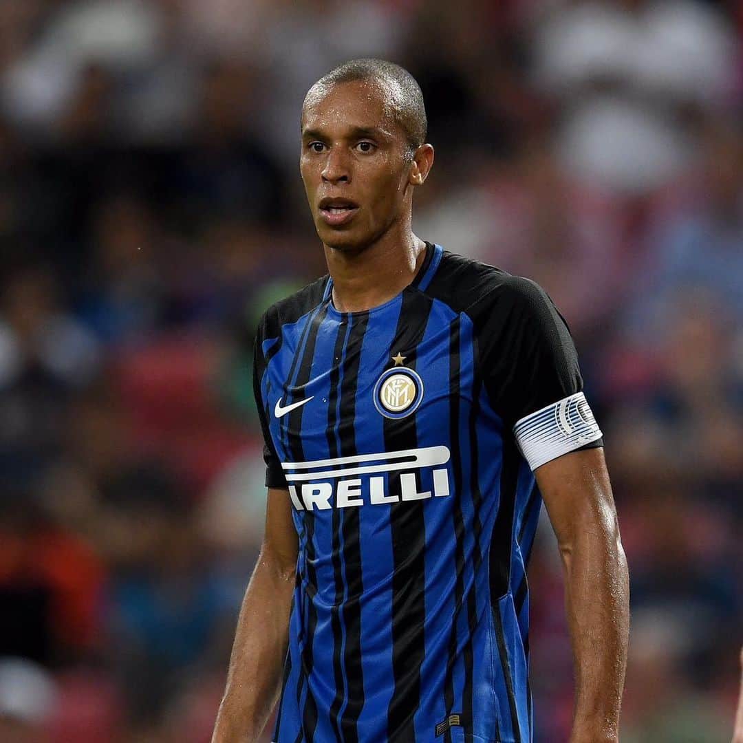 ミランダのインスタグラム：「Oggi termino il mio viaggio in questo grande e glorioso Club @inter. Una società che mi ha accolto con grandissimo affetto. Sono molto grato per tutto ciò che ho vissuto qui in questi meravigliosi 4 anni. Voglio ringraziare tutti coloro che hanno partecipato e hanno accompagnato il mio viaggio. È stato un onore vestire la maglia dell’Internazionale e potete essere certi che ovunque andrò tiferò sempre per voi!🖤💙#forzainter#amala」