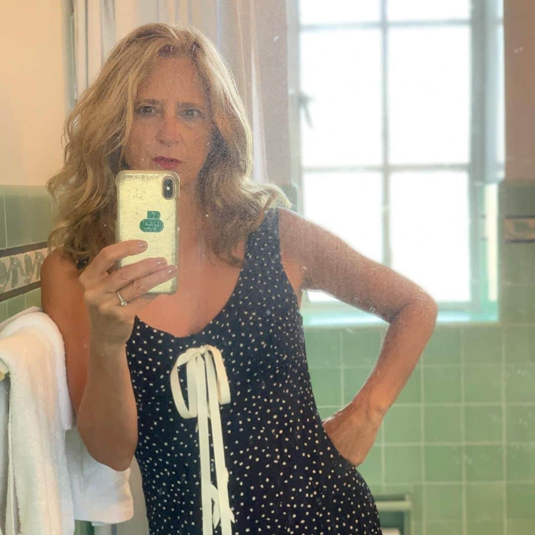 ナネットレポーのインスタグラム：「Wearing a vintage dress from my original brand #Robespierre #goodmorningla」