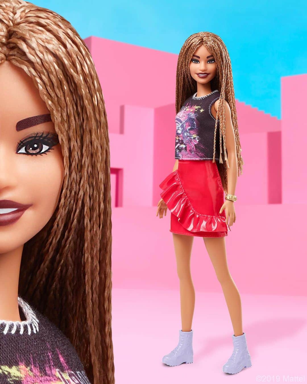 バービーさんのインスタグラム写真 - (バービーInstagram)「Self-expression is a superpower! 🖤⁣ ⁣ Shop the new #Barbie #Fashionistas now!」7月27日 0時56分 - barbie
