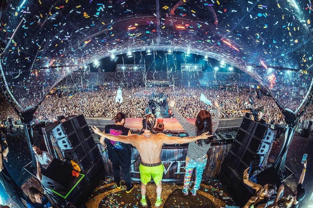 Dimitri Vegas & Like Mikeさんのインスタグラム写真 - (Dimitri Vegas & Like MikeInstagram)「We dropped a fresh @3arelegend song with our brother @steveaoki and our brothers @wandwmusic 🐉 Stream it now: https://ffm.to/khaleesi」7月27日 0時58分 - dimitrivegasandlikemike