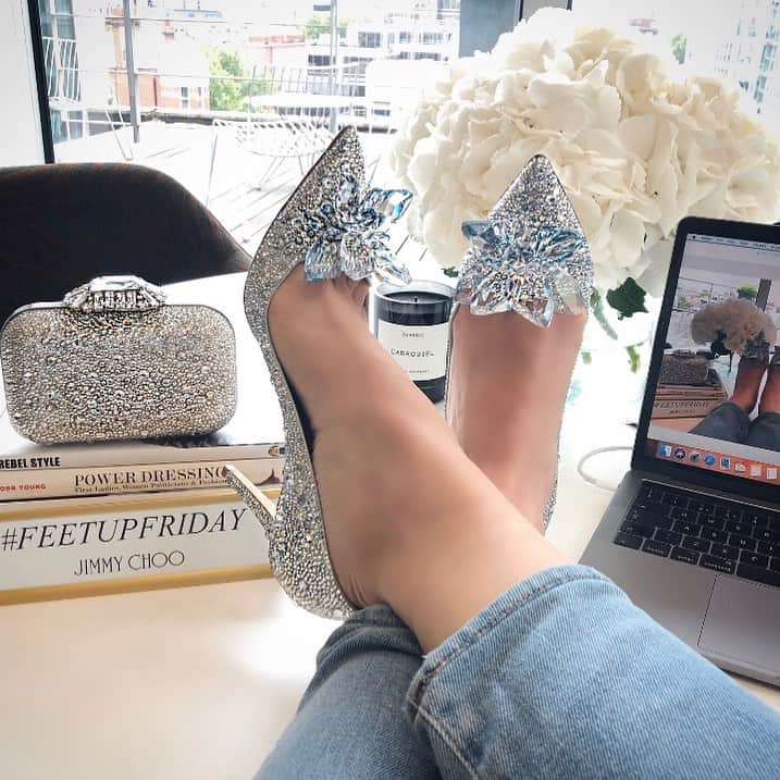 Jimmy Chooさんのインスタグラム写真 - (Jimmy ChooInstagram)「Denim and diamonds are a girl’s best friend: we’re celebrating #FeetUpFriday with our Cinderella ARI pumps and jewel encrusted CLOUD clutch. 📷 @gabrielehackworthy」7月27日 1時00分 - jimmychoo