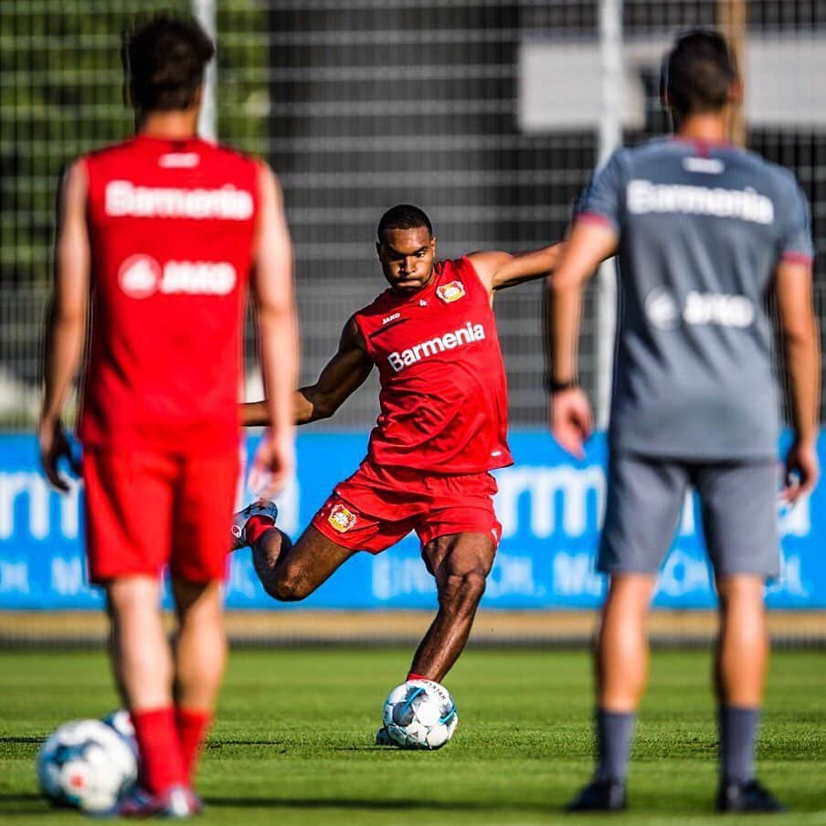 ヨナタン・ターさんのインスタグラム写真 - (ヨナタン・ターInstagram)「💯 Fokus! #Training @bayer04fussball #WeWill #dieuestaucontrôle」7月27日 1時00分 - jonathantah_