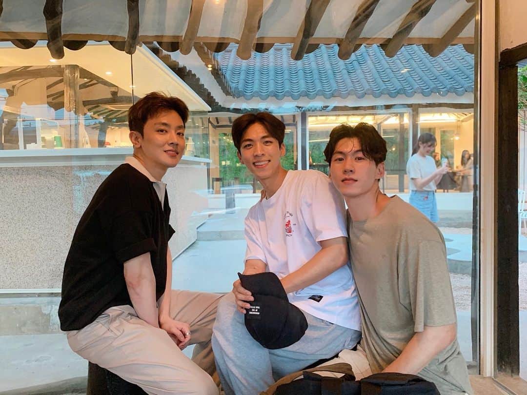 チャン・ジェホのインスタグラム：「센터 주종 생일 축하해 🎂 @joo0727」
