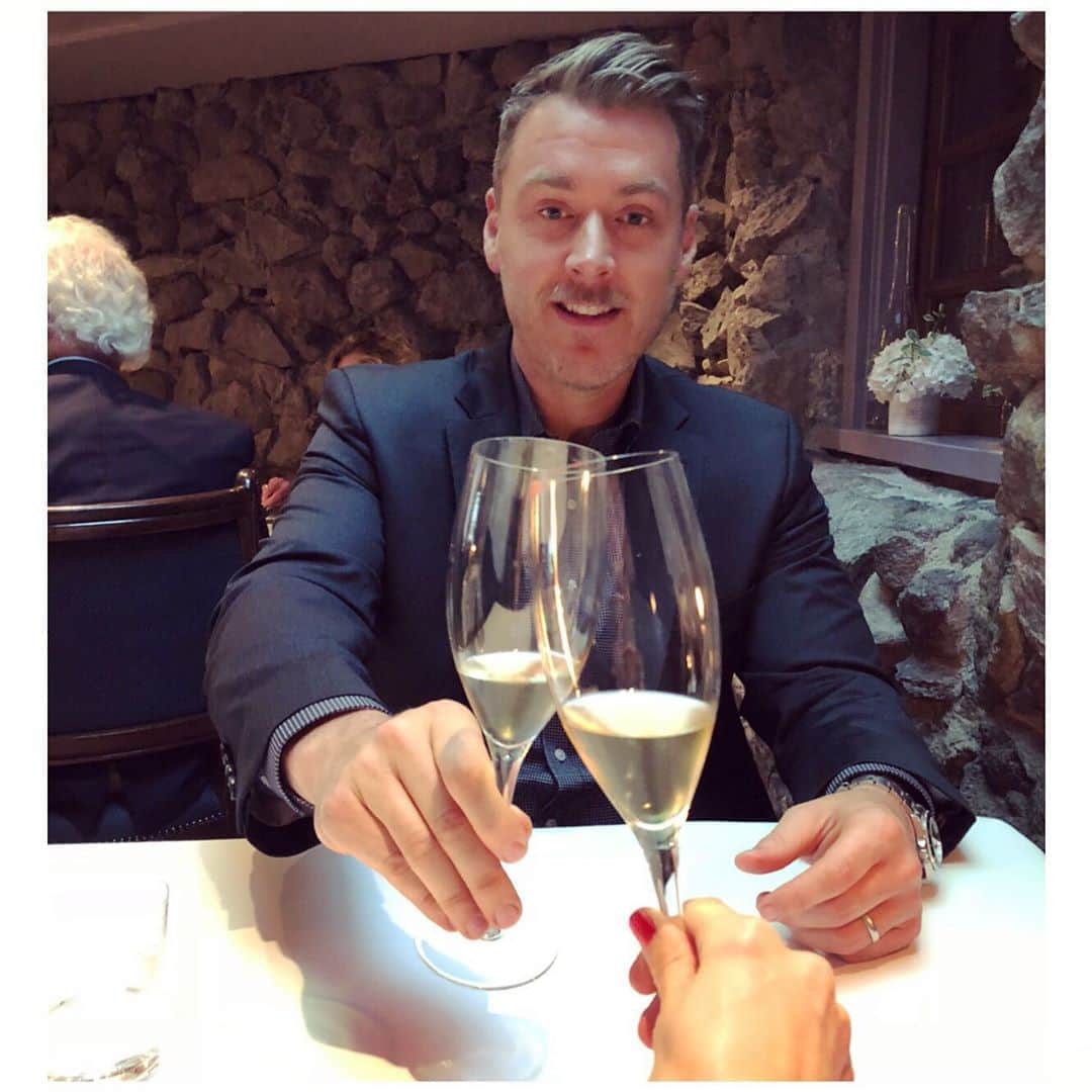 リンジー・ゴートのインスタグラム：「happy birthday to this dreamboat. i am so lucky to have him as my husband- he laughs at my jokes, support’s my dreams, and always has wine waiting for me. i love you @beaulaughlin ❤️ #beauforthewin (and thank you to my mama-in-law @shaglutz for having him!)」