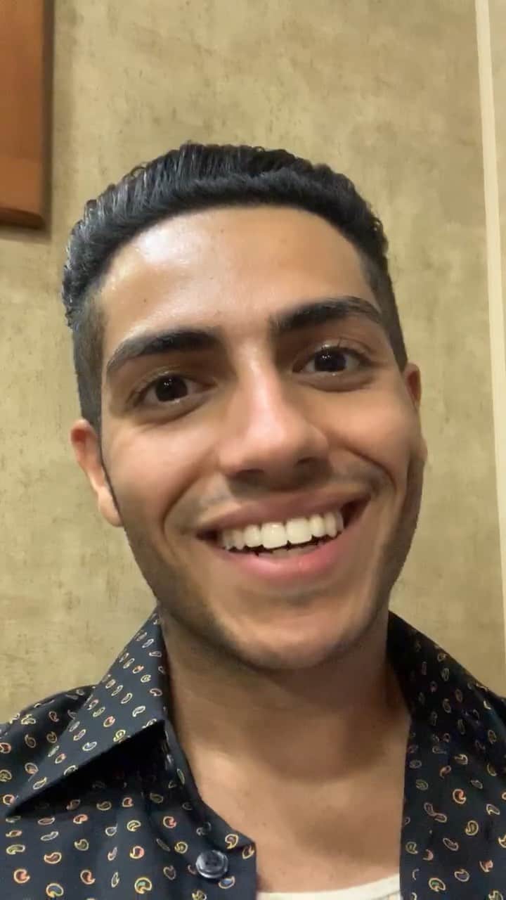 メナ・マスードのインスタグラム：「Lots of people laughed when I told them #Aladdin would hit a Billy 6 months ago. But those who mock you are often too busy laughing to see your light. Just manifest what you want & work your ass off. Can’t control anything but your own mind, body & spirit. ‬ We’re officially the most ethnically diverse cast to ever lead a film to the billion dollar club. Pretty. Freakin. Cool. 🙏🏽 everyone who went on this magic carpet ride with us. #AladdinFansUnite #OurStoriesMatter @disneyaladdin」