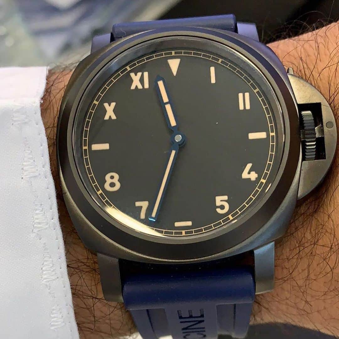 パネライのインスタグラム：「A cause dial on a Luminor. Took me a while to get used to but the #PAM779 made it just a bit easier. What do you think? #paneraicentral pic by @coffeeandwatchesuae」