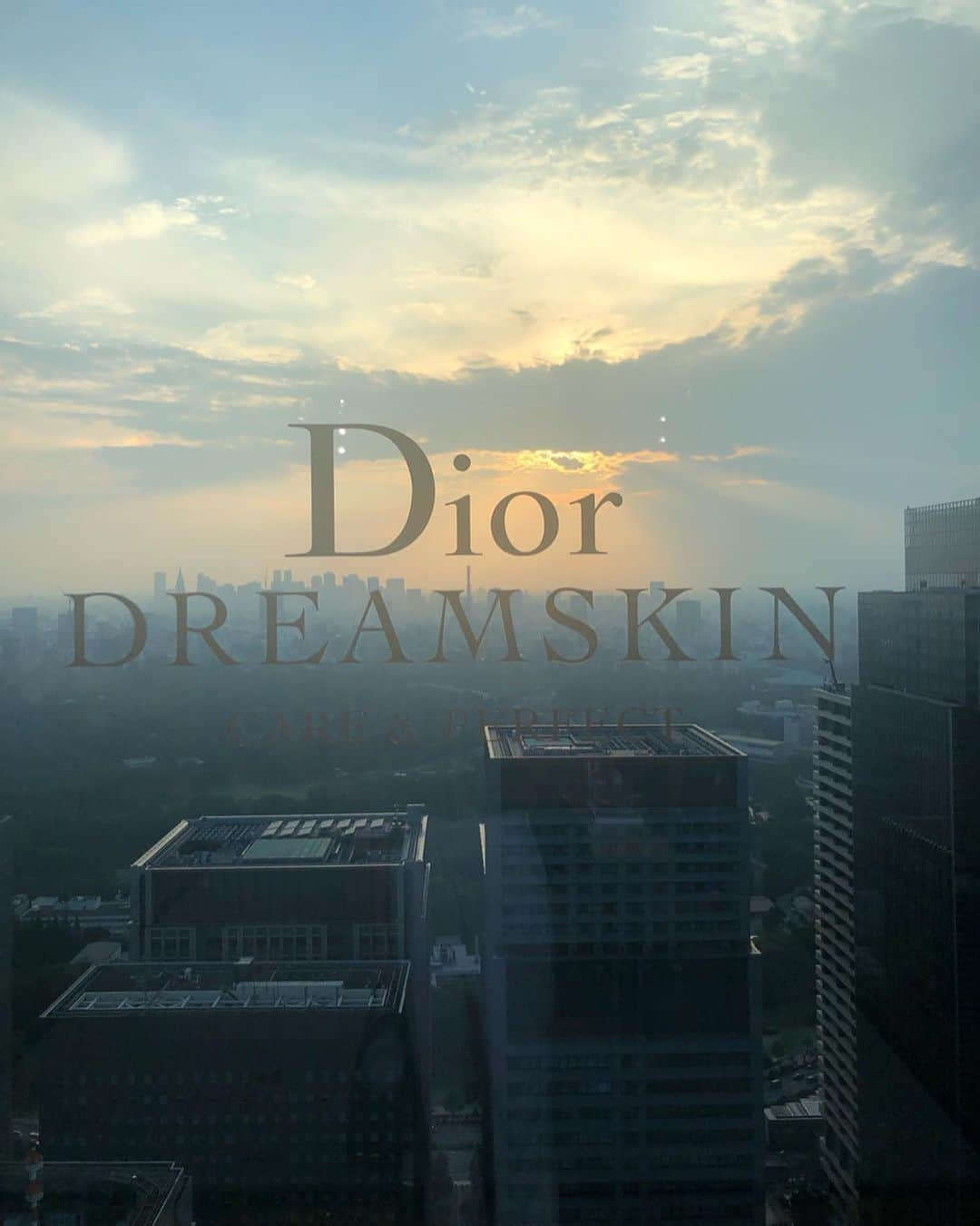 田辺かほさんのインスタグラム写真 - (田辺かほInstagram)「Dior Dreamskinからでるスキンケアの新製品イベントへ招待して頂きました☺︎ . 乳液なのに、下地みたいな感覚で肌を綺麗に見せてくれるので、すっぴんでいたいけど、すっぴんに見せたくない時。例えばジム行くときとか、長時間の飛行機とかの場面でも活躍できる乳液です👏🏻 . @diormakeup  #DiorDreamskin #ドリームスキン」7月27日 1時13分 - kaho__tanabe