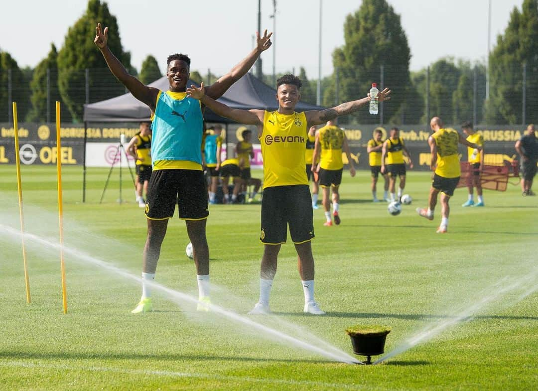 ボルシア・ドルトムントさんのインスタグラム写真 - (ボルシア・ドルトムントInstagram)「💦 Weekend! 🙌 #bvb #borussiadortmund #bvb09 #training #danaxelzagadou #jadonsancho #SanShow」7月27日 1時13分 - bvb09