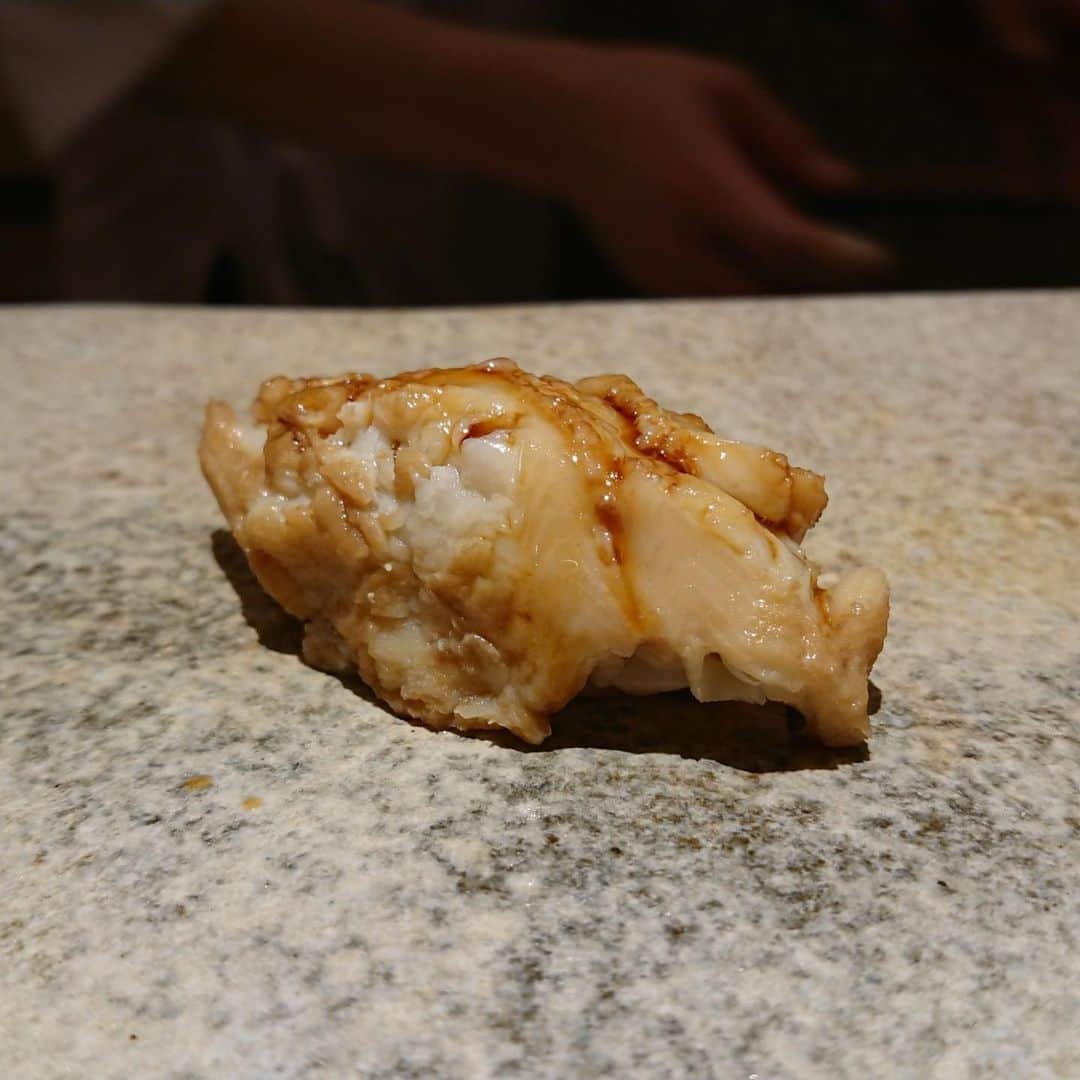 矢田亜希子さんのインスタグラム写真 - (矢田亜希子Instagram)「今日は久しぶりに、鮨さいとうさんへ！お鮨を堪能。毎度素晴らしい。。。 #鮨さいとう#鮨#さいとうさん#ミシュラン三ツ星#sushisaito#sushi#michelin3stars」7月27日 1時17分 - akiko_yada