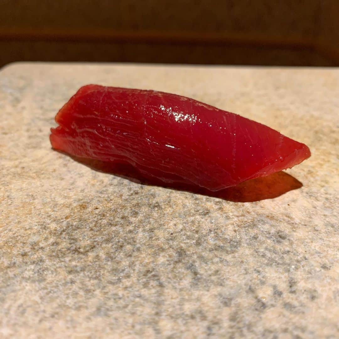 矢田亜希子さんのインスタグラム写真 - (矢田亜希子Instagram)「今日は久しぶりに、鮨さいとうさんへ！お鮨を堪能。毎度素晴らしい。。。 #鮨さいとう#鮨#さいとうさん#ミシュラン三ツ星#sushisaito#sushi#michelin3stars」7月27日 1時17分 - akiko_yada