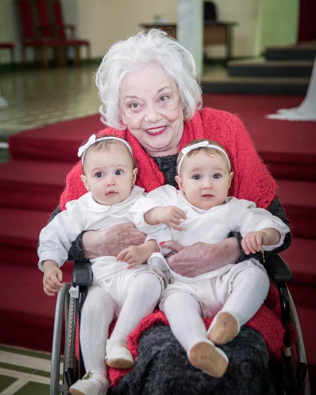 シェイラ・カストロのインスタグラム：「Hoje é dia das vovós!!! Queria parabenizar minha mãe e sogra que são avós muito especiais e parabenizar minha avó que é bisavó das minhas pequenas!!! #terere #albumdalizeninna #diadasavós #bivó #bisavó #bisa #vovó」