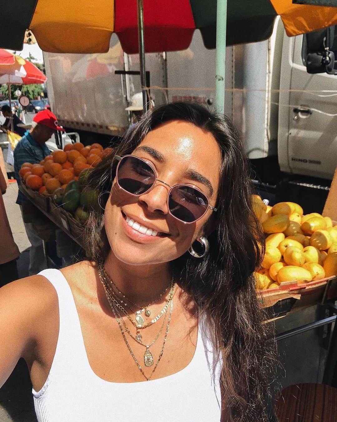 Warby Parkerのインスタグラム：「@vbiancav's making summer look good with Larsen in Rhubarb Matte with Polished Gold 😎🍊🥭✨ (More of our favorite tags in our Story!)」