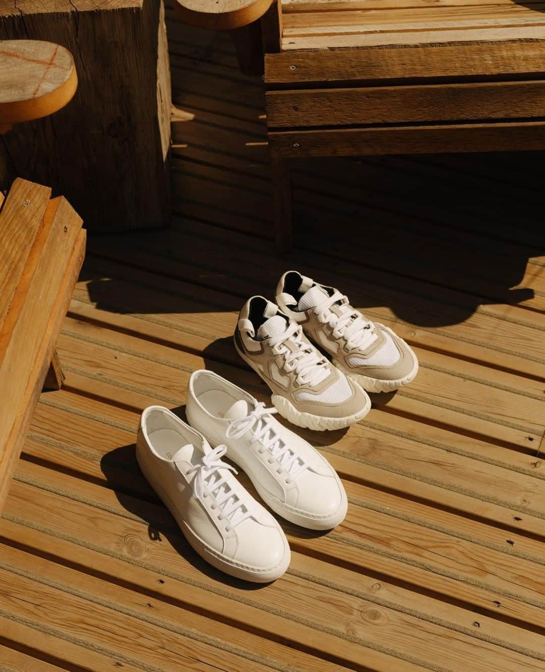 MR PORTERのインスタグラム：「His and hers 👟 #UNWINDwithMRPORTER⁠ -⁠ @commonprojects (903868) available via MR PORTER and @acnestudios (1163713) trainers via @netaporter (link in bio) #UNWINDwithMRPORTER @thepig_hotel 📸 @danwiltonphoto」