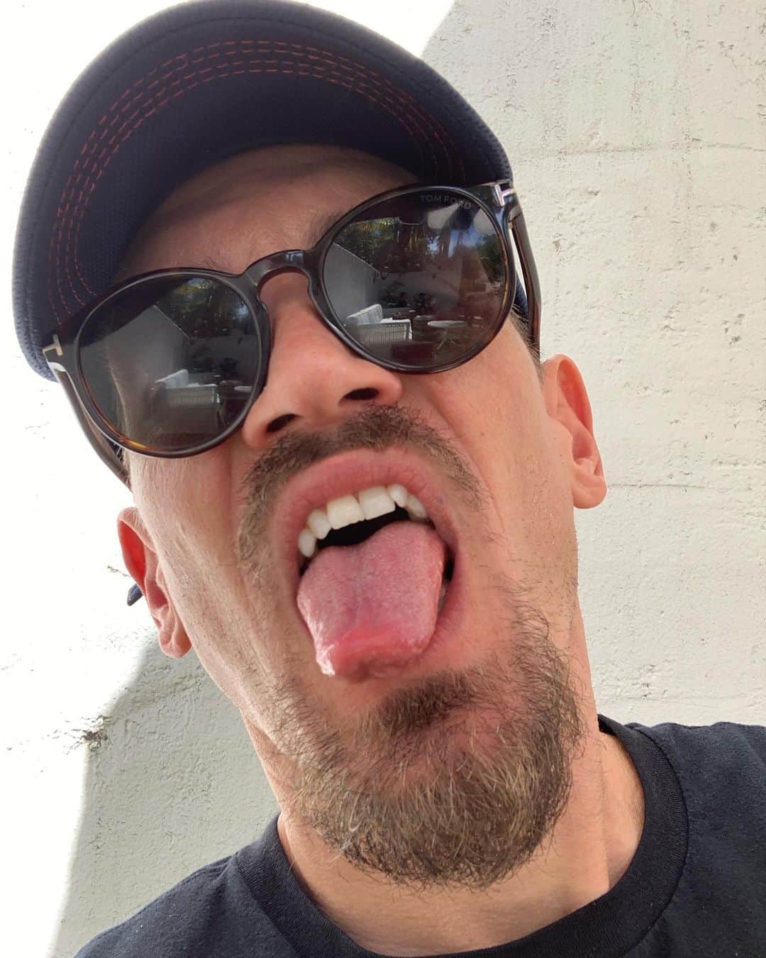 のインスタグラム：「Don’t hijack my phone if you don’t want to be exposed @stevehowey!」