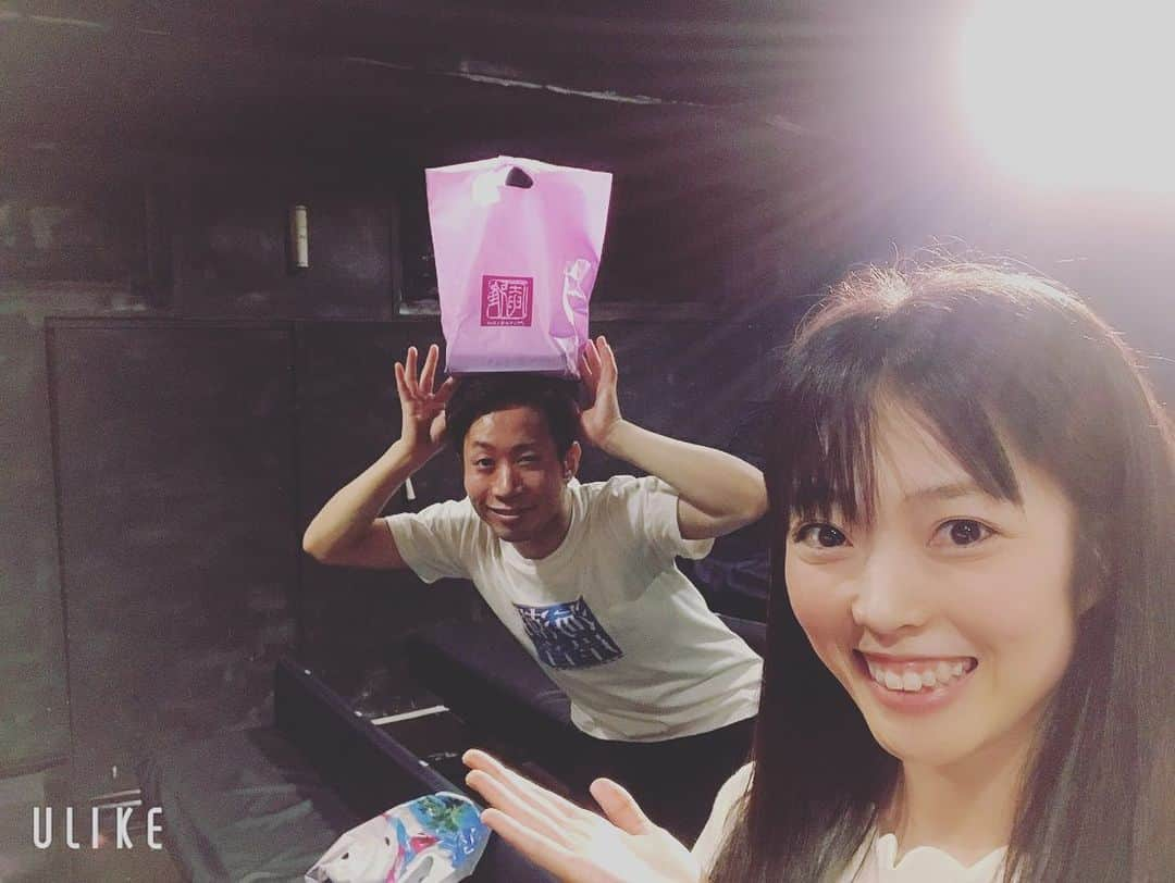 アモーレ橋本さんのインスタグラム写真 - (アモーレ橋本Instagram)「沢山のお客様﻿ リピーター増えています！﻿ ﻿ (平日リピーターは500円割引)﻿ ﻿ #尾米タケル之一座﻿ 『#尾米コントフェア'19』﻿ #しもきた空間リバティ﻿ 2800円/当日3000円﻿ ﻿ 〜7/30日まで﻿ ﻿ ※演目異 A.Bでコントが全て違う2パターン公演﻿ ※30日A.Bはコントをミックスでお届け﻿ ﻿ #yuka さん﻿ #うののさあら さん﻿ #お芝居﻿ #コント #リピーター #見切れにキャプテン笑 #コメディ #お笑い #尾米タケル #コントフェア」7月27日 12時58分 - bravo_hashimoto