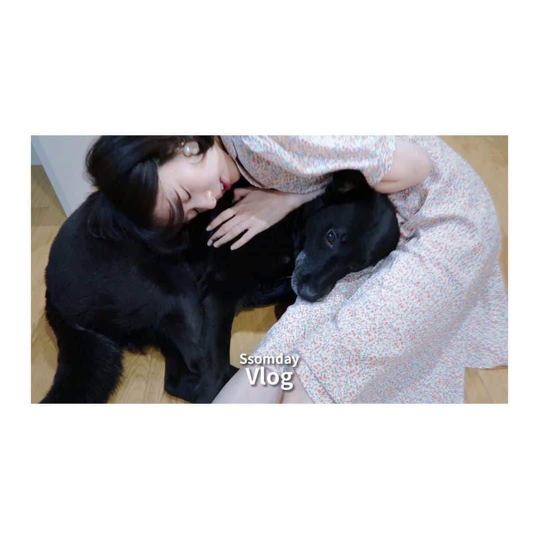チョン・ソミンのインスタグラム：「이번 주는 하루 일찍 찾아왔어요🙌🏻 #쏨데이」