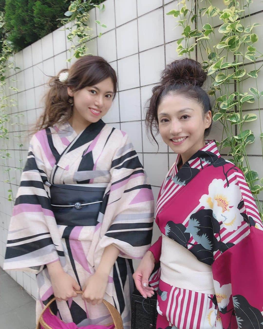中川愛海さんのインスタグラム写真 - (中川愛海Instagram)「@ebiimu  @ami_nakagawa_  仲良しみくちゃんとお出かけ！ 着付けして髪セットをして本当楽しかった！みくちゃんママに私は髪を巻いてもらいなんだか最近ファミリーです！ 妹ともう1人ママができたみたい！ ありがとう😊 @ami_nakagawa_  #中川愛海 #浴衣 #ゆかたヘア #浴衣女子 #恵比寿盆ダンス」7月27日 11時25分 - ami_nakagawa_