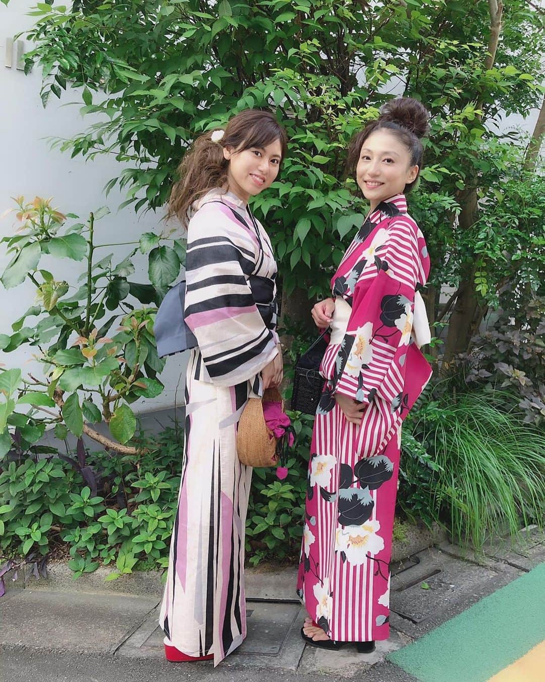中川愛海さんのインスタグラム写真 - (中川愛海Instagram)「@ebiimu  @ami_nakagawa_  仲良しみくちゃんとお出かけ！ 着付けして髪セットをして本当楽しかった！みくちゃんママに私は髪を巻いてもらいなんだか最近ファミリーです！ 妹ともう1人ママができたみたい！ ありがとう😊 @ami_nakagawa_  #中川愛海 #浴衣 #ゆかたヘア #浴衣女子 #恵比寿盆ダンス」7月27日 11時25分 - ami_nakagawa_