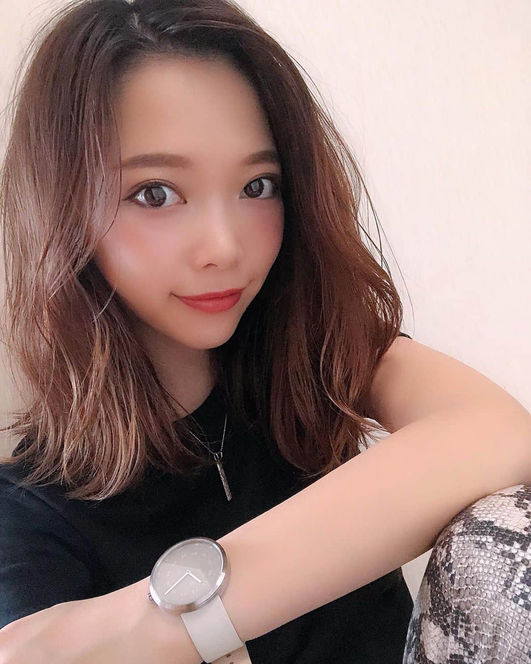 のインスタグラム：「_ _  _ ♡  ここ最近ゲットしたお気に入りの時計💓⌚️ _  @mavenjapan さんの🙆‍♀️ _ _  オフホワイトとグレーの組み合わせ最強説😳👏❤️笑  _  _  クーポンコード 【juna73】で 10%offになるのでぜひ！！😚📣💕 _ (※使用期限は本日より1年間)  _  _ ♡  #mavenwatches #マベン  #マベンウォッチズ #腕時計  #時計 #手元倶楽部」