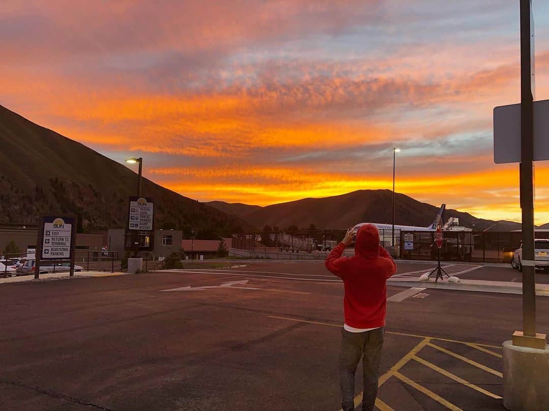ジェイソン・ブラウンのインスタグラム：「✈️🌄❤️ #SunValley #サンバレー」