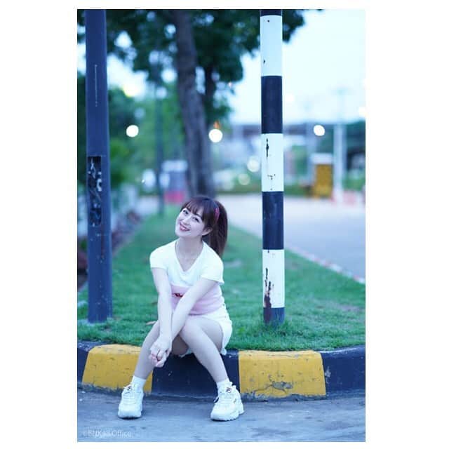 のインスタグラム：「วันนี้ รินะ จะ ไป ............ ไหน น้าาาาาาาา??😏😏😏 今日莉奈はどこに行く、、、のかなぁー？？😏😏😏 #izurinabnk48 #izutarinabnk48 #rinaizutabnk48 #izurina #izutarina #伊豆田莉奈 #いずりな #izurinacgm48 #cgm48 #bnk48」