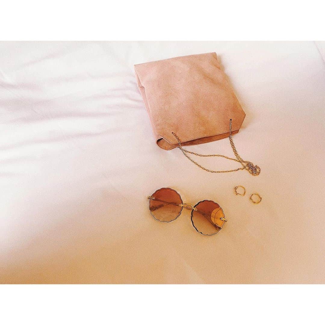 紗栄子さんのインスタグラム写真 - (紗栄子Instagram)「Pink🍑 Bag @therow  ring @dior  sunglasses @chloe」7月27日 12時02分 - saekoofficial