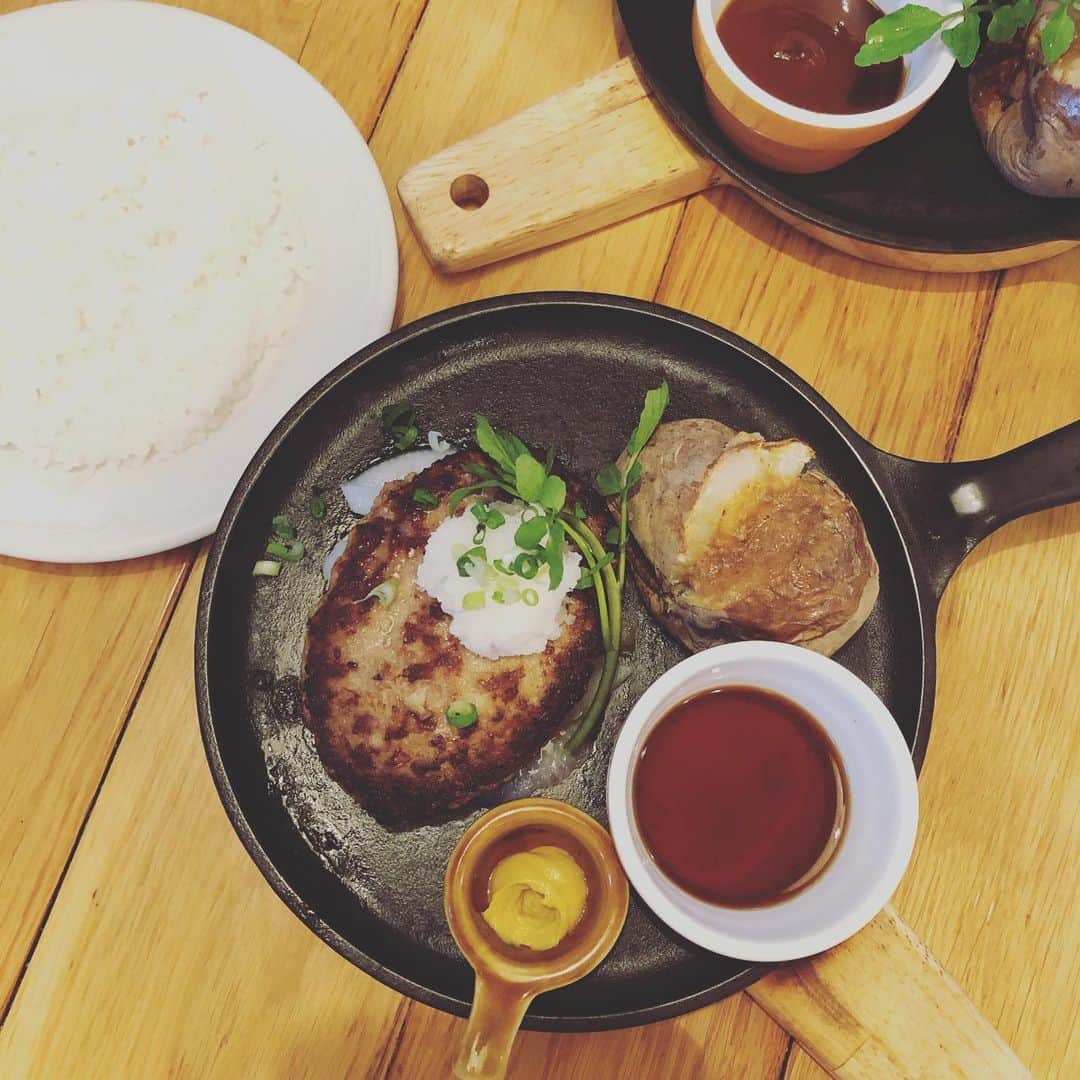 千秋さんのインスタグラム写真 - (千秋Instagram)「娘とハンバーグ🍴  #ハンバーグ #つばめグリル」7月27日 12時03分 - chiaki77777