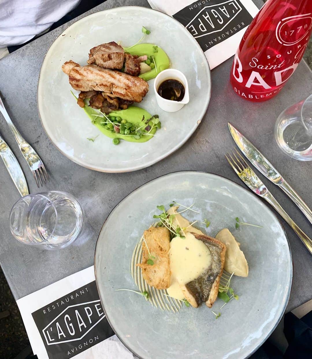 瀬間友里加のインスタグラム：「🇫🇷🍽💕 テラスで食べれて気持ちよかった🥰 日本も暑くなってきたー☀️ #思い出 #アヴィニョン演劇祭 #lagape #avignonfrance」