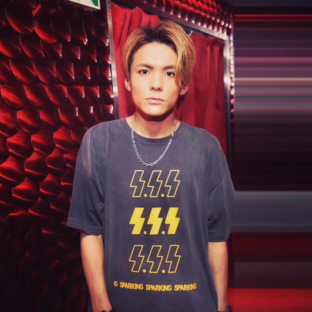 KSUKEさんのインスタグラム写真 - (KSUKEInstagram)「⚡️⚡️⚡️ #ついにTシャツ一枚で過ごせる季節が来た」7月27日 12時23分 - ksuke_jpn