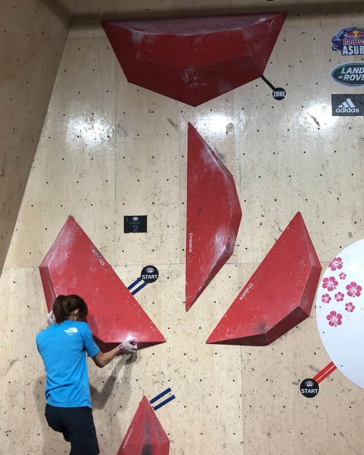 ホン・イン・リーのインスタグラム：「慢慢找回抱石奔放的力量💪  #bouldering #抱石 #攀岩 @climbontaiwan」