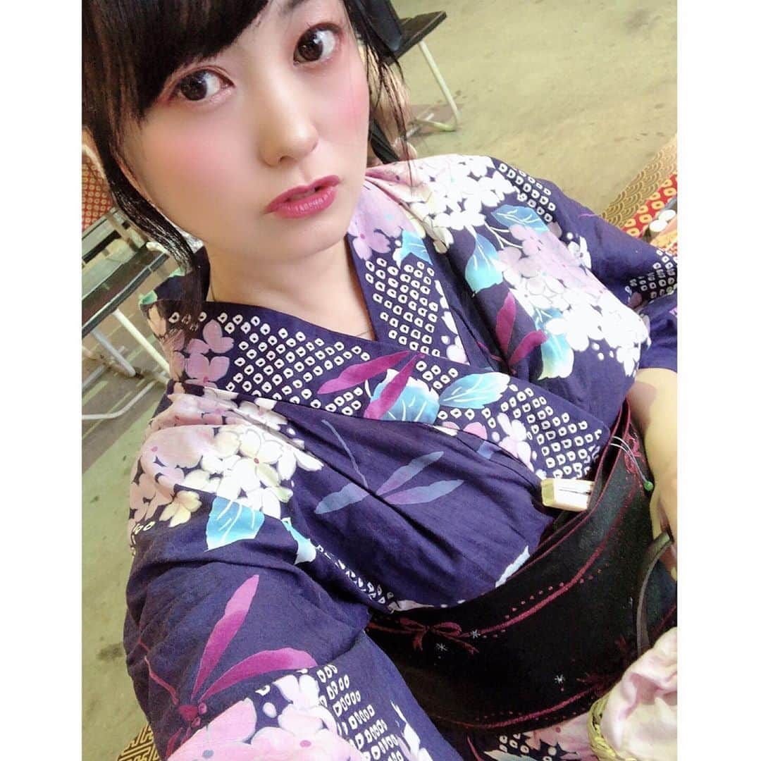 脊山麻理子さんのインスタグラム写真 - (脊山麻理子Instagram)「先週末は東京でみおりんと屋形船に乗ったよ♡ちょうどSTAR ISLANDの花火が観られましたよ(=^ェ^=)お気に入りの紺色の浴衣が屋形船で貰った扇子とぴったりで嬉しかった♡今年はあと何回浴衣着られるかな♡ #屋形船 #STARISLAND #花火 #浴衣 #浴衣女子 #夏祭り #もんじゃ屋形船 #オレンジのアイシャドウに変えたよ」7月27日 12時45分 - mariko_seyama_milkpon