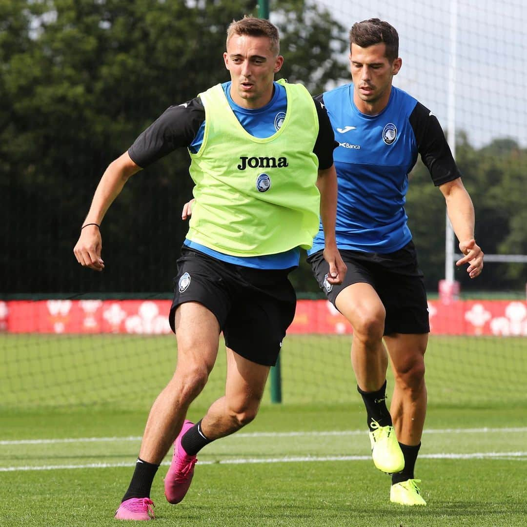 アタランタBCさんのインスタグラム写真 - (アタランタBCInstagram)「First training done 💪 Primo giorno di lavoro in 🇬🇧 per i nerazzurri ⚽️ — #GoAtalantaGo ⚫️🔵 #preseasonUK #Atalanta #football #Bergamo #training」7月27日 3時57分 - atalantabc