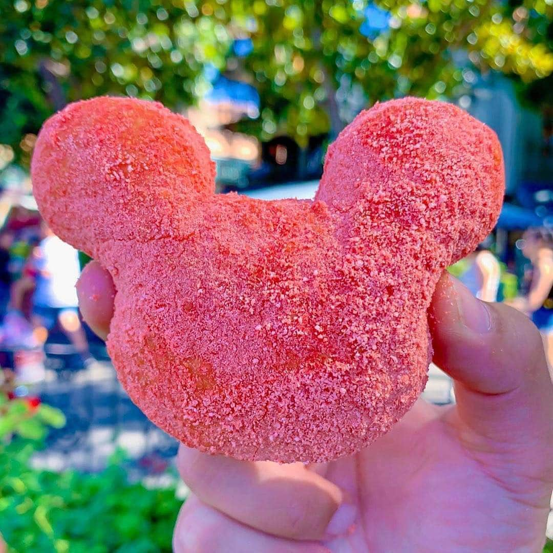 ディズニーランドさんのインスタグラム写真 - (ディズニーランドInstagram)「Seeing all your favorite sweet treats has been the cherry on top of our week!🍒 Next week our shows and entertainment will take the stage for #HappiestPlace. . @malliemouse #TrolleyTreats @code_word_disney #MintJulepBar @disneycalifoodieadventure #BengalBarbecue @weknowdisney #CraftsmanBar @disneyflavoredvida #PixarPier」7月27日 3時58分 - disneyland