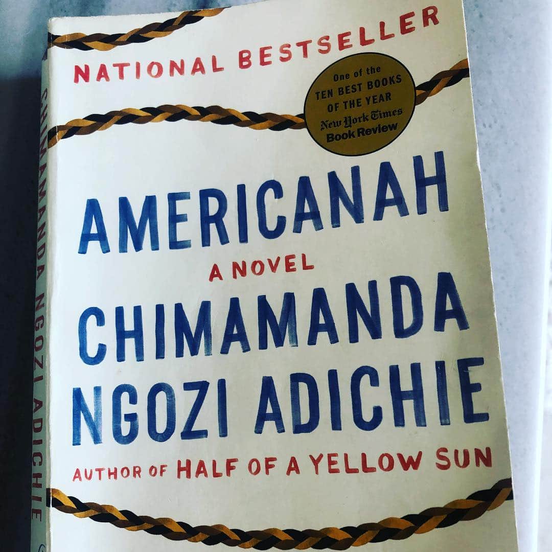 ケリスのインスタグラム：「One of the things I love about traveling is all the good reading I get to do. This book was so good and really got me thinking. If you haven't read it I suggest you do , and then we can discuss ;)」