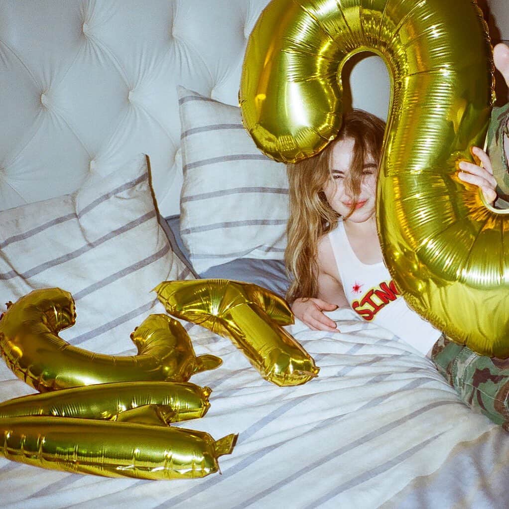 サブリナ・カーペンターのインスタグラム：「ok it’s been a week... what’s your #SingularAct2 top 3?」