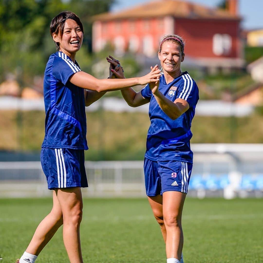 熊谷紗希さんのインスタグラム写真 - (熊谷紗希Instagram)「Semaine de reprise⚽️ #newseason#preseason#teamol#🔴🔵 最高の準備をして新シーズンに臨みたいと思います💪🏻 幸せな環境で、大好きなサッカーに挑めることに感謝して、今シーズンも精一杯楽しみたいと思います😊❤️⚽️🙌🏻 #現実に戻って#1週目#そろそろ走りかな#走りだろうな#ボール使える幸せ#楽しみます❤️」7月27日 4時25分 - kumagai1017