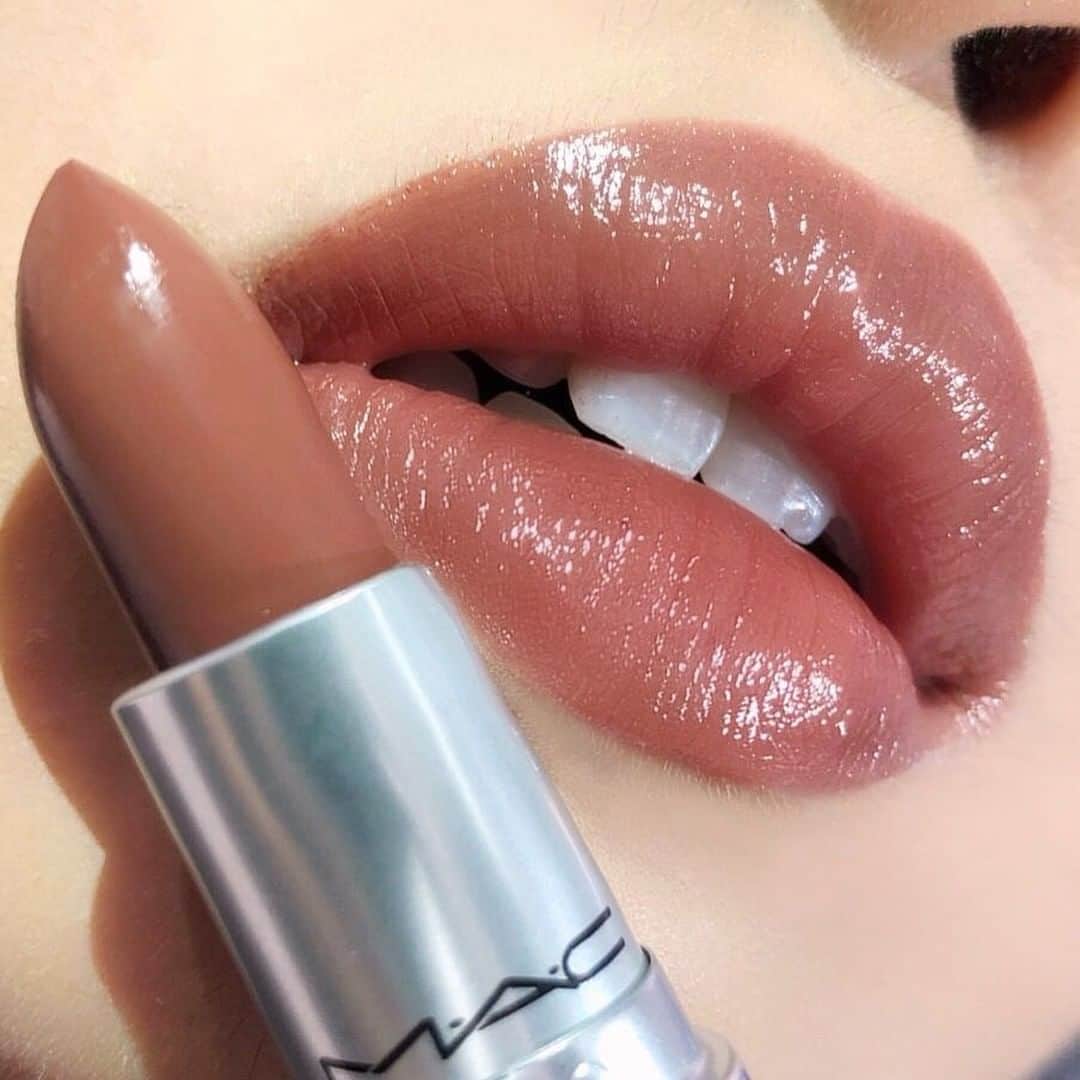 M·A·C Cosmetics Canadaさんのインスタグラム写真 - (M·A·C Cosmetics CanadaInstagram)「For the perfect milk tea lip texture, look no further than Lustre Lipstick in Touch, a lightweight formula with sheer to medium buildable coverage with a lustrous finish 💄👀 Repost @maccosmeticshk」7月27日 4時30分 - maccosmeticscanada