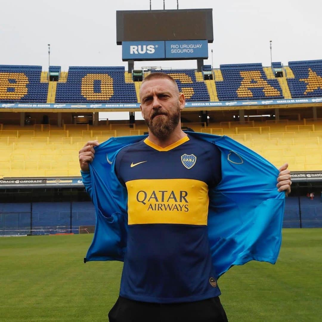 カルロス・テベスさんのインスタグラム写真 - (カルロス・テベスInstagram)「De Rossi is @bocajrsoficial」7月27日 4時36分 - futeboleras