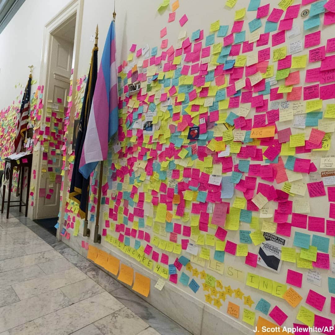 ABC Newsさんのインスタグラム写真 - (ABC NewsInstagram)「Wall outside Rep. Alexandria Ocasio-Cortez's congressional office covered in notes expressing encouragement and praise. #alexandriaocasiocortez #ocasiocortez #congress」7月27日 4時50分 - abcnews