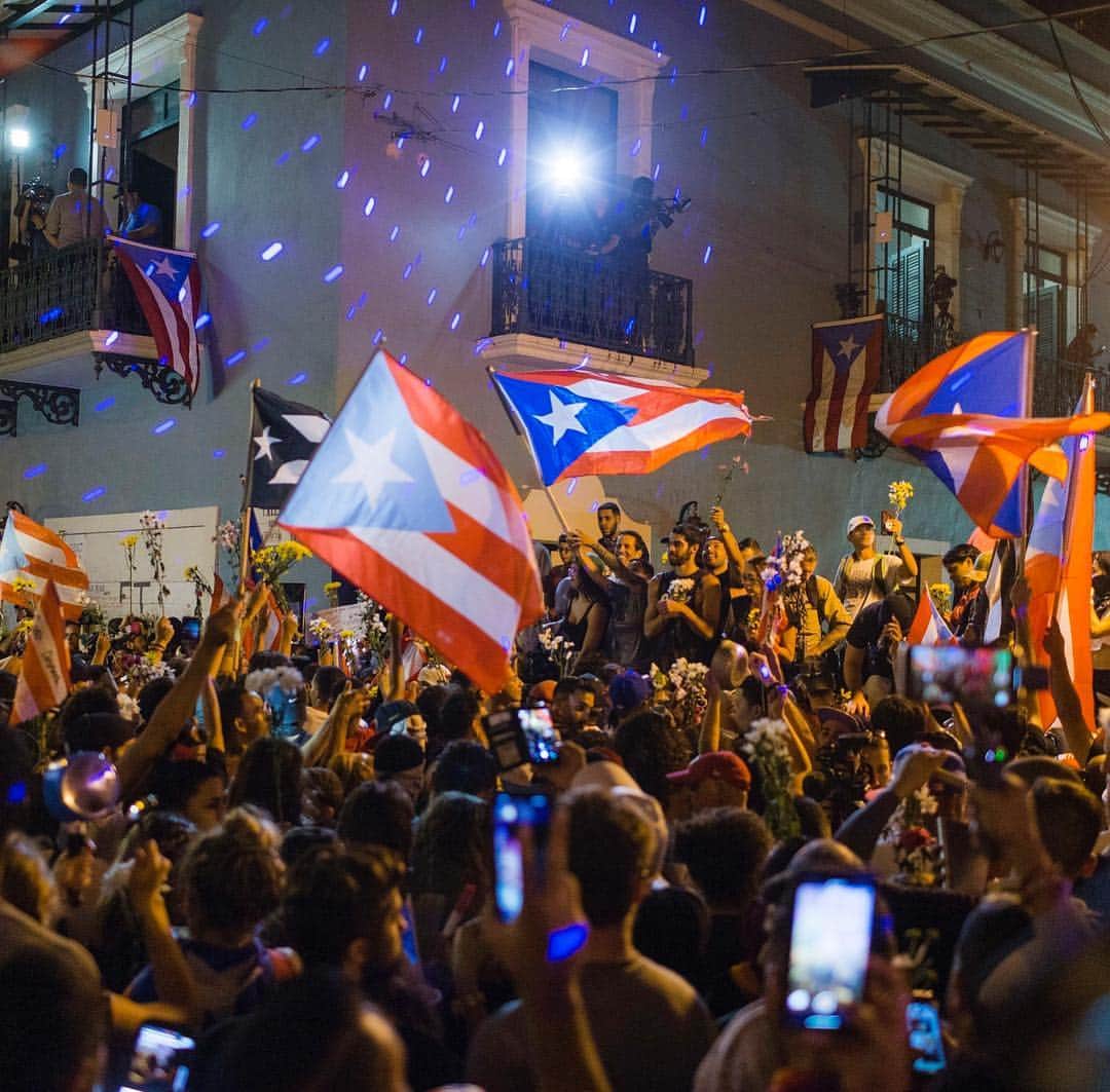 NBC Newsさんのインスタグラム写真 - (NBC NewsInstagram)「Swipe for the Week in Pictures➡️ . 🇵🇷 Protesters celebrate outside the governor’s mansion in San Juan. #puertorico following Ricardo Rosselló’s announcement that he will resign, effective Aug. 2. . 🇵🇹 A villager shouts for help as #wildfire approaches a house at Casas de Ribeira in Macao, #portugal. The largest fire so far this year, which raged over the weekend, was put out by more than 1,000 firefighters on Tuesday, but the country remained on high alert. . 🇸🇽 Boxing fans in the #philippines celebrate after Manny Pacquiao won the WBA Welterweight fight against Keith Thurman of the US during a live public viewing of the match. . 🇮🇸 About fifty pilot whales were stranded on an #icelandic beach, a frequent but rarely fatal phenomenon which scientists say remains unexplained. . See more of the week’s best photos at the link in our bio. . 📷 @dennismanuel / @apnews  @patmmoreira / @gettyimages  @eloisalopez / @reuters  Davis Schwarzhans / @gettyimages」7月27日 4時45分 - nbcnews