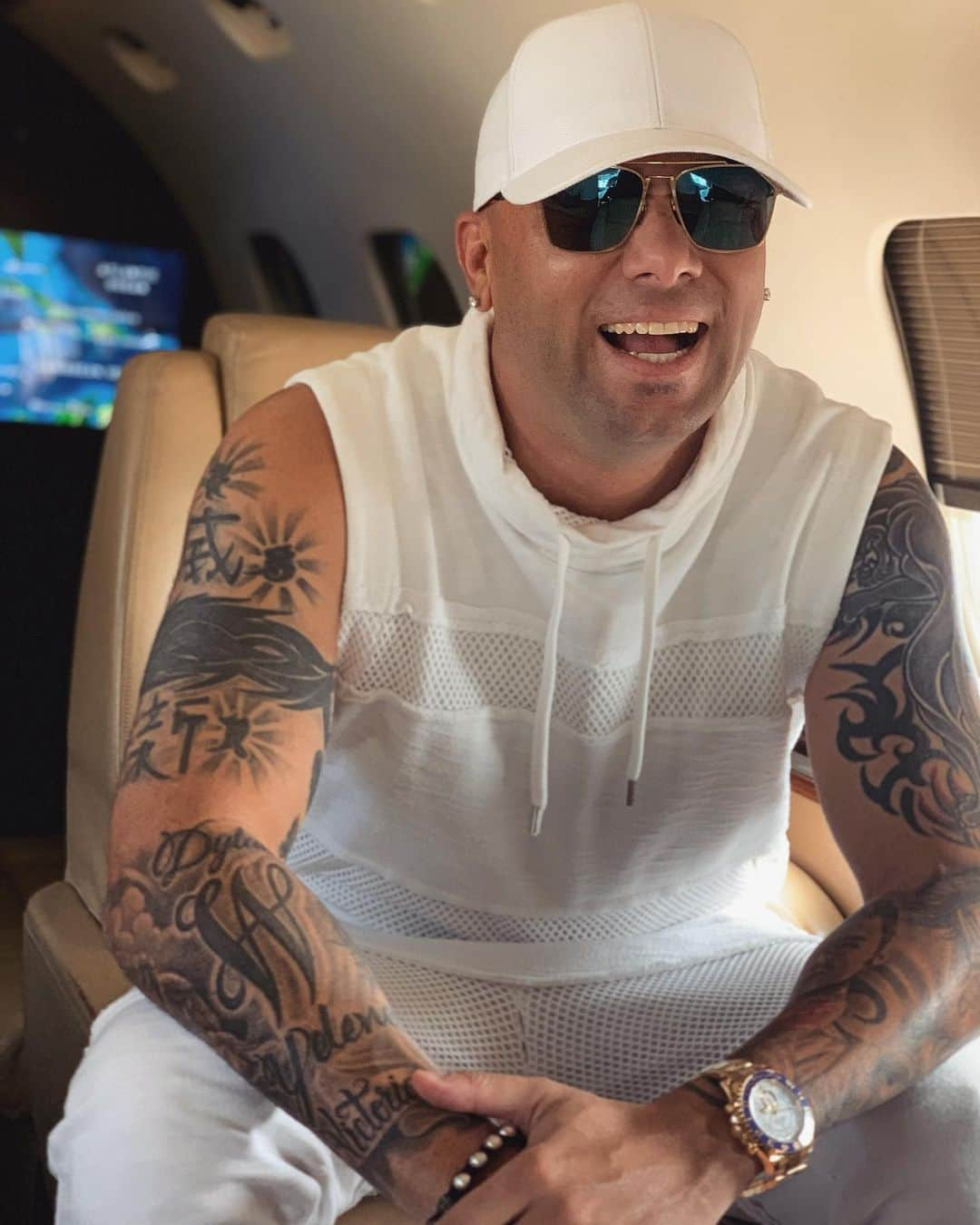 ウィジンさんのインスタグラム写真 - (ウィジンInstagram)「Bogotá FELIZ DE VERTE HOY #comoantestour🌎🥋🥋 @wisinyyandel😃」7月27日 5時12分 - wisin