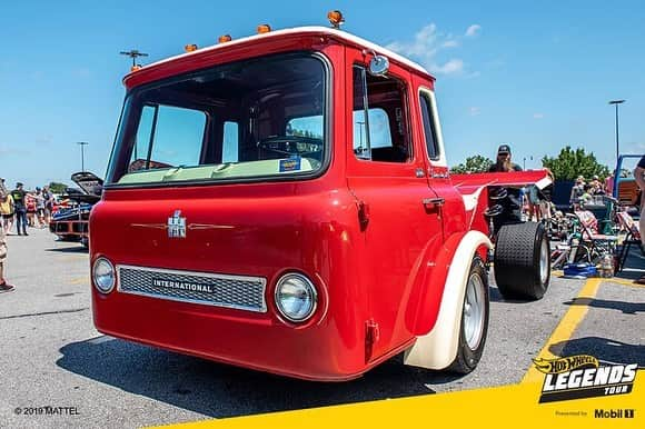 Hot Wheelsさんのインスタグラム写真 - (Hot WheelsInstagram)「If you build it, they will come! At least that’s what car restoration expert Calvin Lutz was thinking as he drove to Iowa to purchase an International Harvester cab he found online. After letting it sit in his yard for years, Calvin dusted off the truck, and built this beauty in only 3 months, and sure enough all the compliments came! Nicknamed the “Hot Wheels” truck amongst family and friends, this stunning 1969 International Harvester is one step closer to OFFICIALLY claiming its title as a true #hotwheels! 🔥🚚 Congratulations, Calvin!  Next stop: St. Louis, MO! . . . . #InternationalHarvester #HotWheelsLegends #CustomCars #CarsofIG」7月27日 5時19分 - hotwheelsofficial