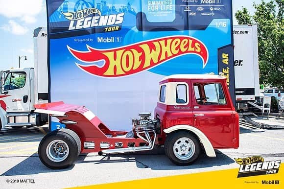 Hot Wheelsさんのインスタグラム写真 - (Hot WheelsInstagram)「If you build it, they will come! At least that’s what car restoration expert Calvin Lutz was thinking as he drove to Iowa to purchase an International Harvester cab he found online. After letting it sit in his yard for years, Calvin dusted off the truck, and built this beauty in only 3 months, and sure enough all the compliments came! Nicknamed the “Hot Wheels” truck amongst family and friends, this stunning 1969 International Harvester is one step closer to OFFICIALLY claiming its title as a true #hotwheels! 🔥🚚 Congratulations, Calvin!  Next stop: St. Louis, MO! . . . . #InternationalHarvester #HotWheelsLegends #CustomCars #CarsofIG」7月27日 5時19分 - hotwheelsofficial