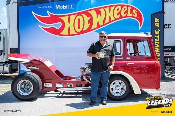 Hot Wheelsさんのインスタグラム写真 - (Hot WheelsInstagram)「If you build it, they will come! At least that’s what car restoration expert Calvin Lutz was thinking as he drove to Iowa to purchase an International Harvester cab he found online. After letting it sit in his yard for years, Calvin dusted off the truck, and built this beauty in only 3 months, and sure enough all the compliments came! Nicknamed the “Hot Wheels” truck amongst family and friends, this stunning 1969 International Harvester is one step closer to OFFICIALLY claiming its title as a true #hotwheels! 🔥🚚 Congratulations, Calvin!  Next stop: St. Louis, MO! . . . . #InternationalHarvester #HotWheelsLegends #CustomCars #CarsofIG」7月27日 5時19分 - hotwheelsofficial