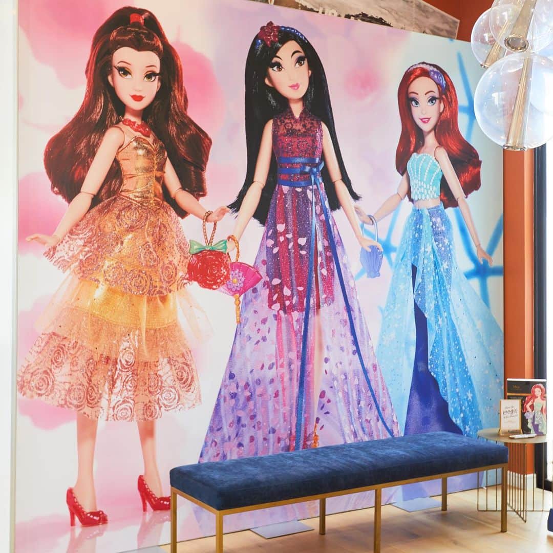 Hasbroさんのインスタグラム写真 - (HasbroInstagram)「Last night, we celebrated the debut of our Disney Princess Style Series collectible dolls in a magical way. Here’s a look from our #DisneyPrincessParty! ✨#Hasbro @DisneyPrincessStyle」7月27日 5時22分 - hasbro