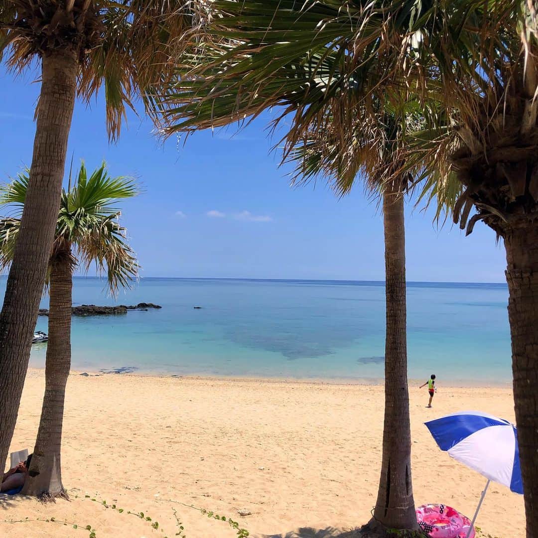 Isseki Nagaeさんのインスタグラム写真 - (Isseki NagaeInstagram)「Beach Beach Beach🌴🌴🌴 #surftrip #beach #whitesand #sunshine #beachlife #奄美大島 #amamioshima」7月27日 5時51分 - isseki_nagae