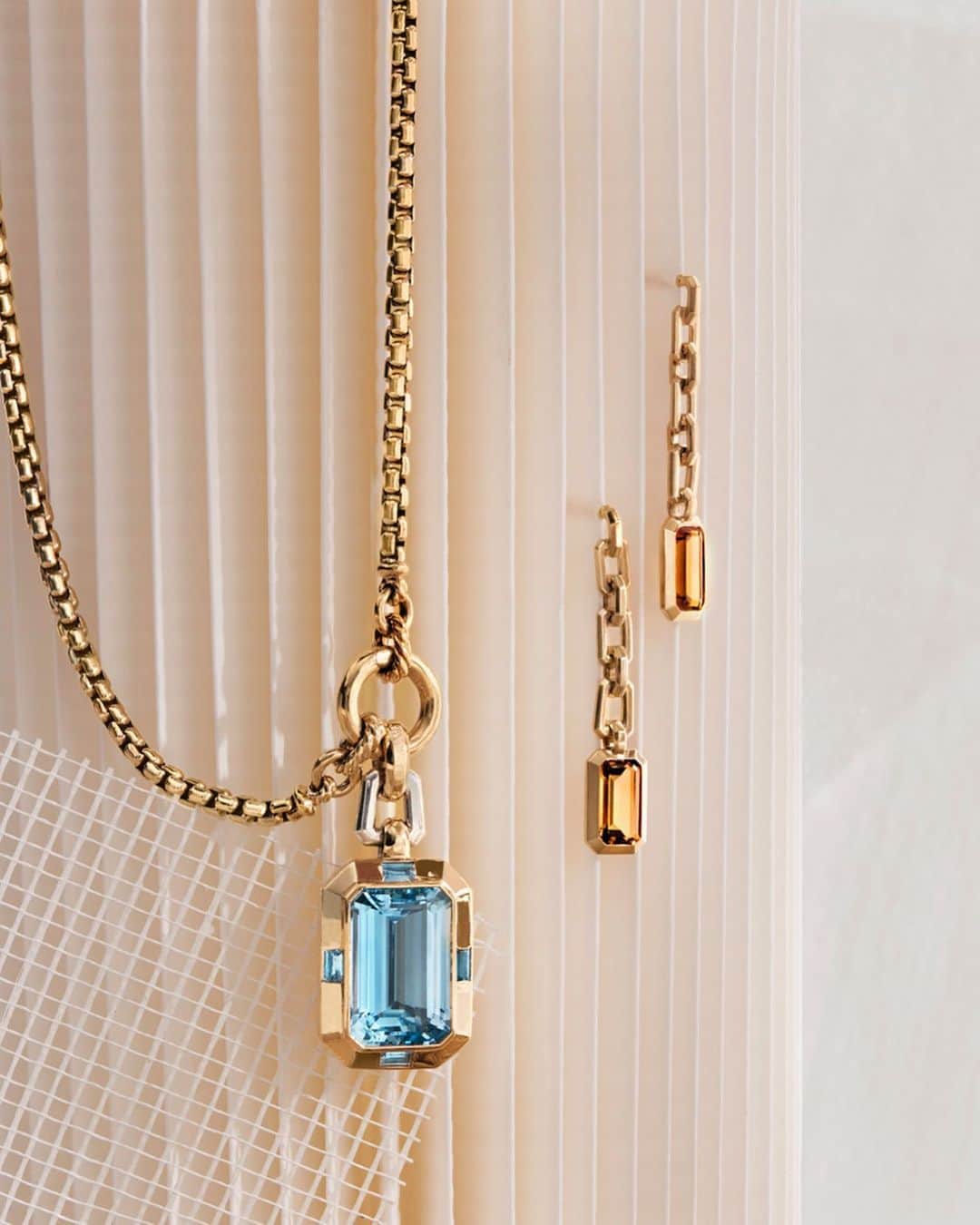 デビッドヤーマンのインスタグラム：「With architectural drops of blue topaz and Madeira citrine, the season’s looks will fall into place.  #DavidYurman」