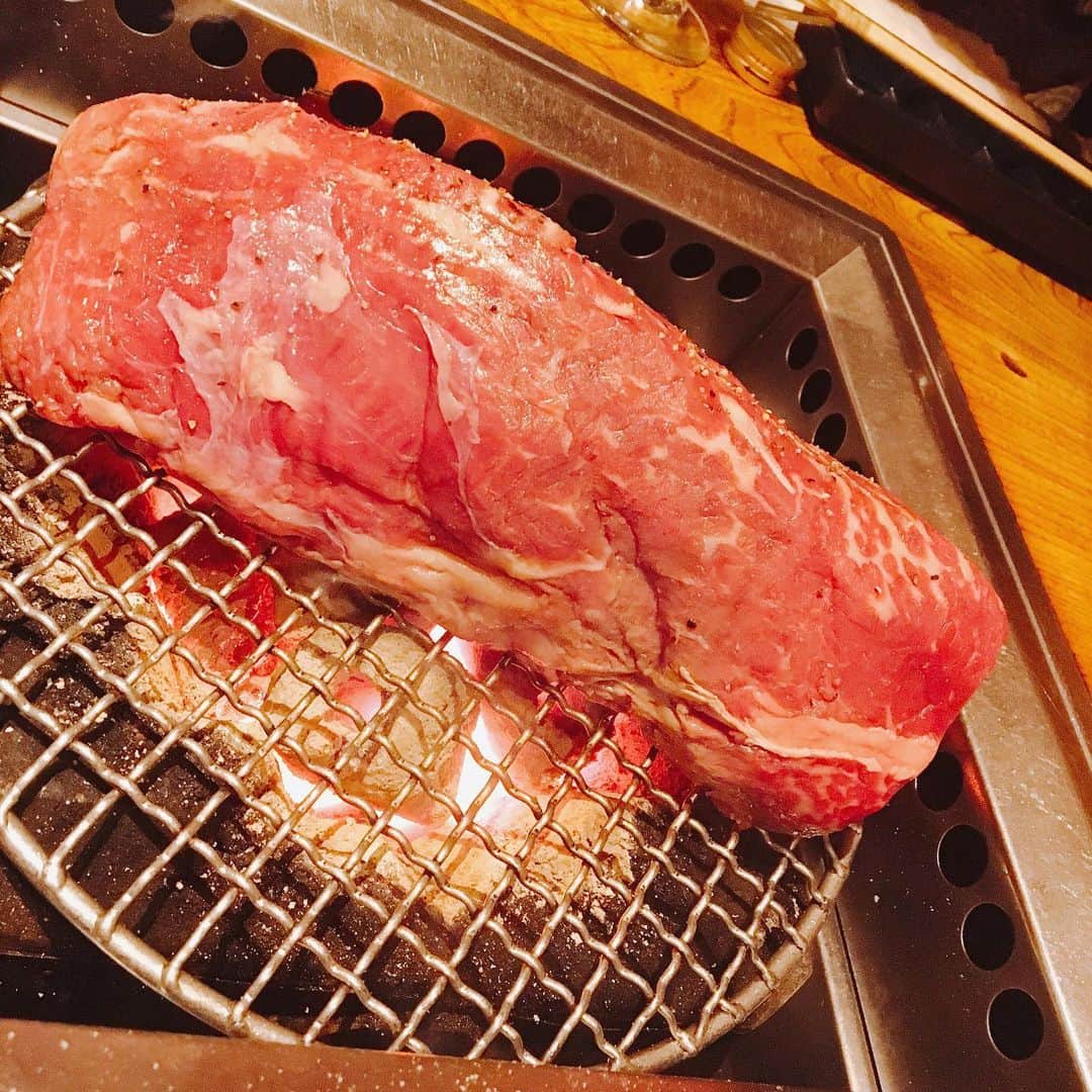 瀬口えりなさんのインスタグラム写真 - (瀬口えりなInstagram)「. これを、、、こうじゃ！ めちゃうまでした。 . #肉#焚火屋渋谷店#渋谷#shibuya#dinner」7月27日 5時58分 - seguchierina